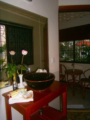 Standard Double Room | Bathroom sink