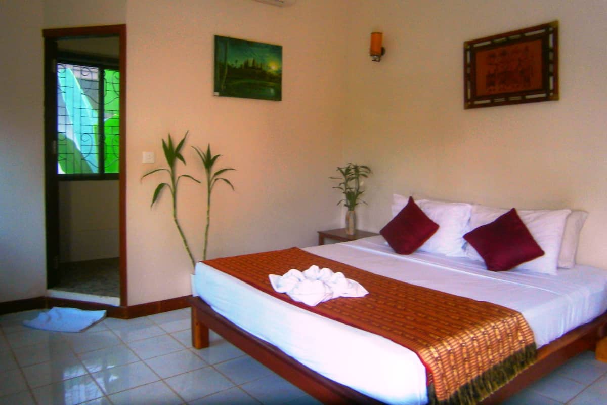 Deluxe Double Room | Minibar, iron/ironing board (on request), rollaway beds (surcharge)