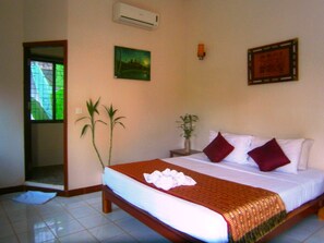 Deluxe Double Room | Minibar, iron/ironing board, rollaway beds, free WiFi