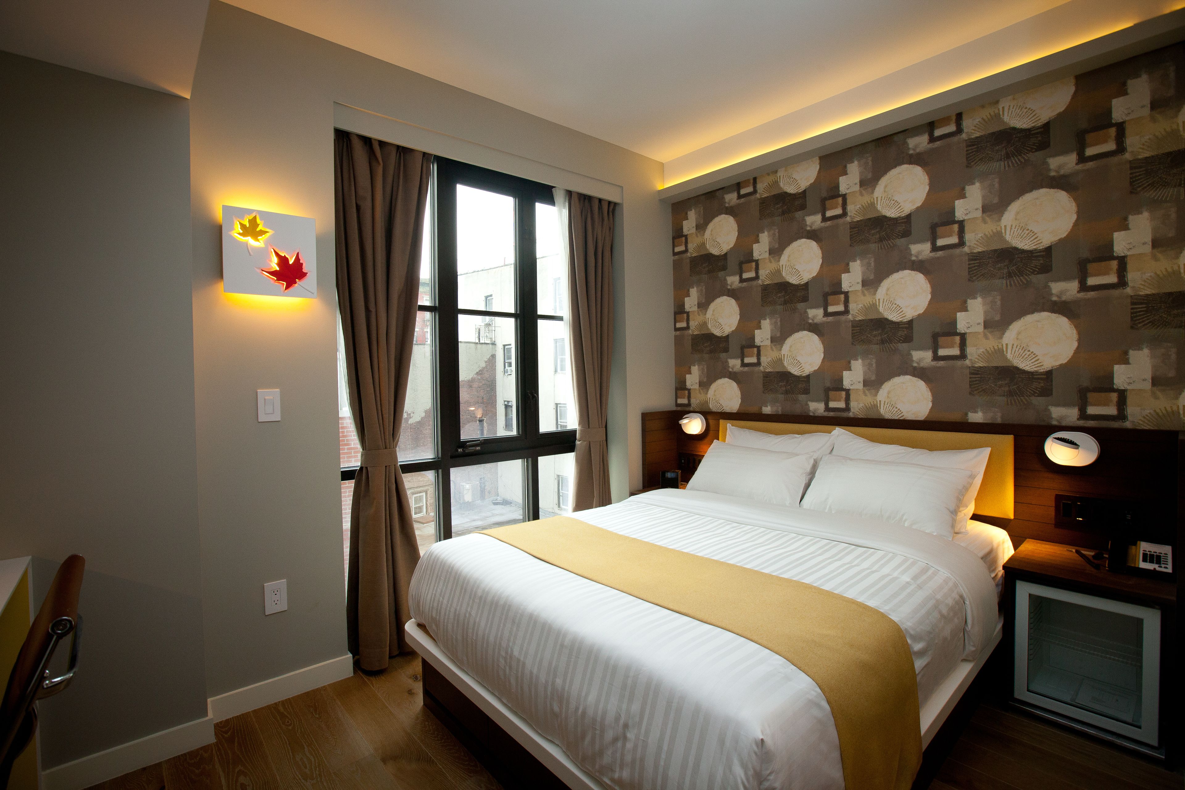 room, 1 queen bed | in-room safe, desk, blackout curtains, soundproofing