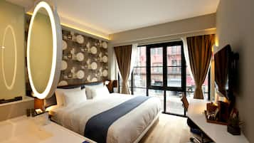 Room, 1 King Bed (City View or Courtyard View) | In-room safe, desk, blackout drapes, soundproofing