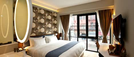 Room, 1 King Bed (City View or Courtyard View) | In-room safe, desk, blackout curtains, soundproofing