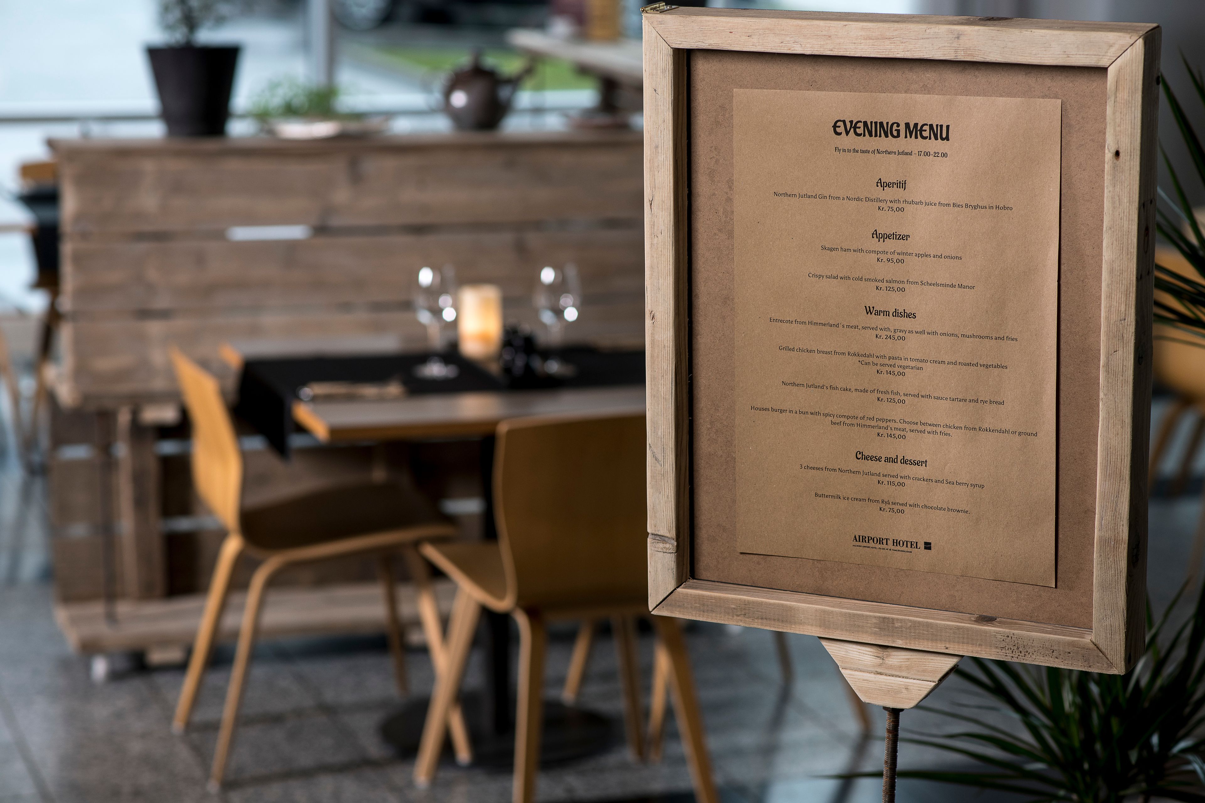 breakfast, lunch, dinner served; international cuisine