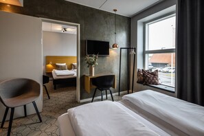 Family Room, Connecting Rooms