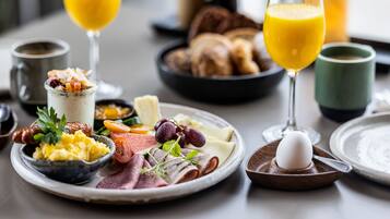 Daily buffet breakfast for a fee