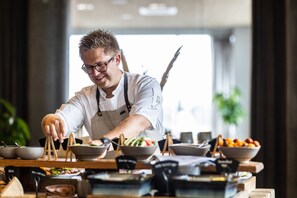 Petit déjeuner buffet servi tous les jours en supplément