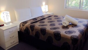 Desk, iron/ironing board, cribs (surcharge), rollaway beds (surcharge) - Forest Lodge Apartments (Indooroopilly)