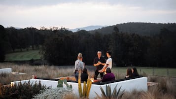 Breakfast, lunch and dinner served