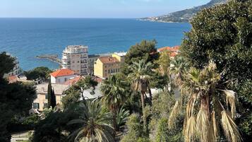 Vierbettzimmer, Meerblick | Zimmersafe, Schreibtisch, Babybetten, kostenloses WLAN