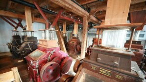 An industrial setting with large machinery, wooden beams, and pipes. - Hotel Kunstmühle (Mindelheim)