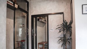 Interior entrance - OYO 1032 Beds Patong (Patong)