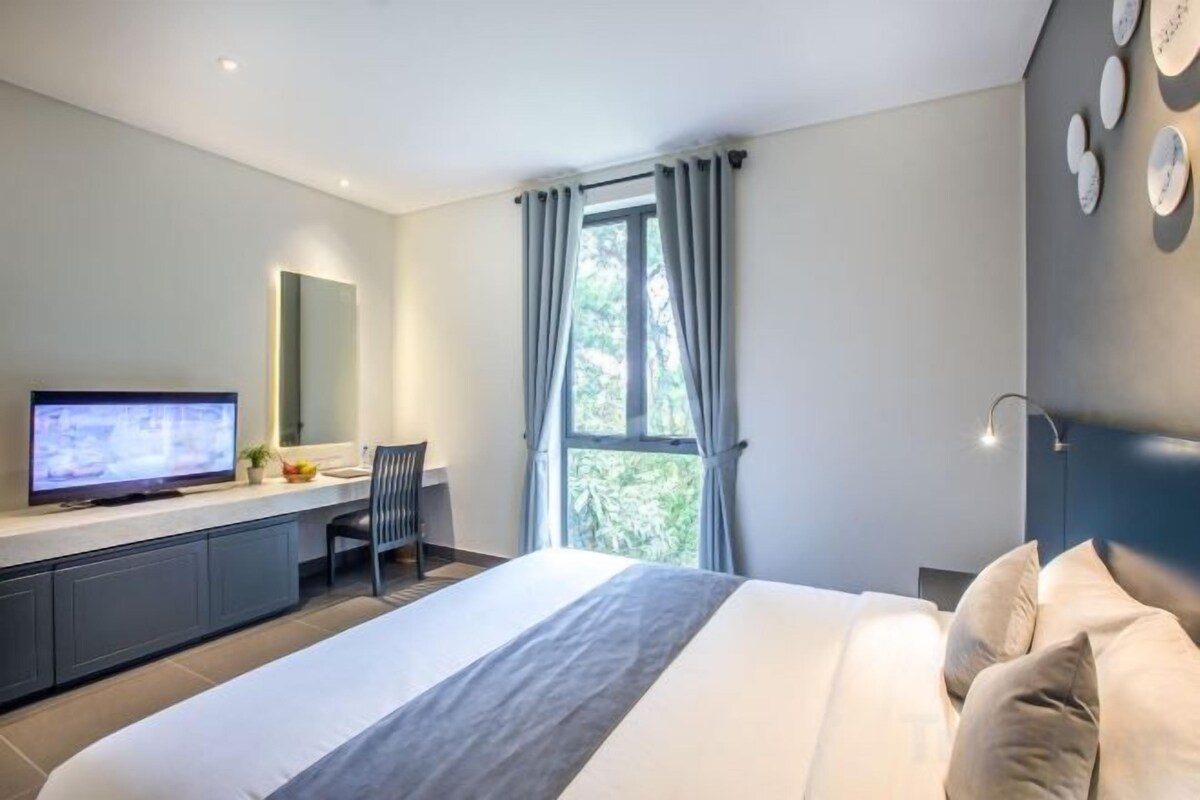 Minibar, bàn, màn/rèm cản sáng, phòng cách âm 
