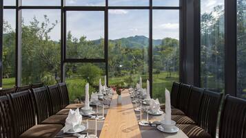 2 nhà hàng, món Á