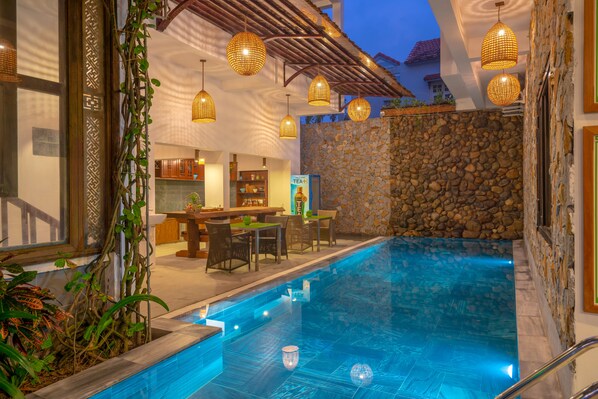 屋外プール、サンラウンジャー