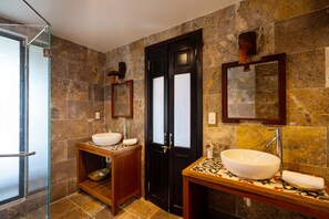 Dusche, Regendusche, kostenlose Toilettenartikel, Haartrockner