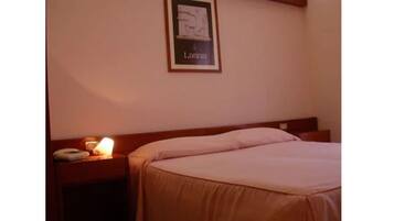 Minibar, coffres-forts dans les chambres, bureau, chambres insonorisées