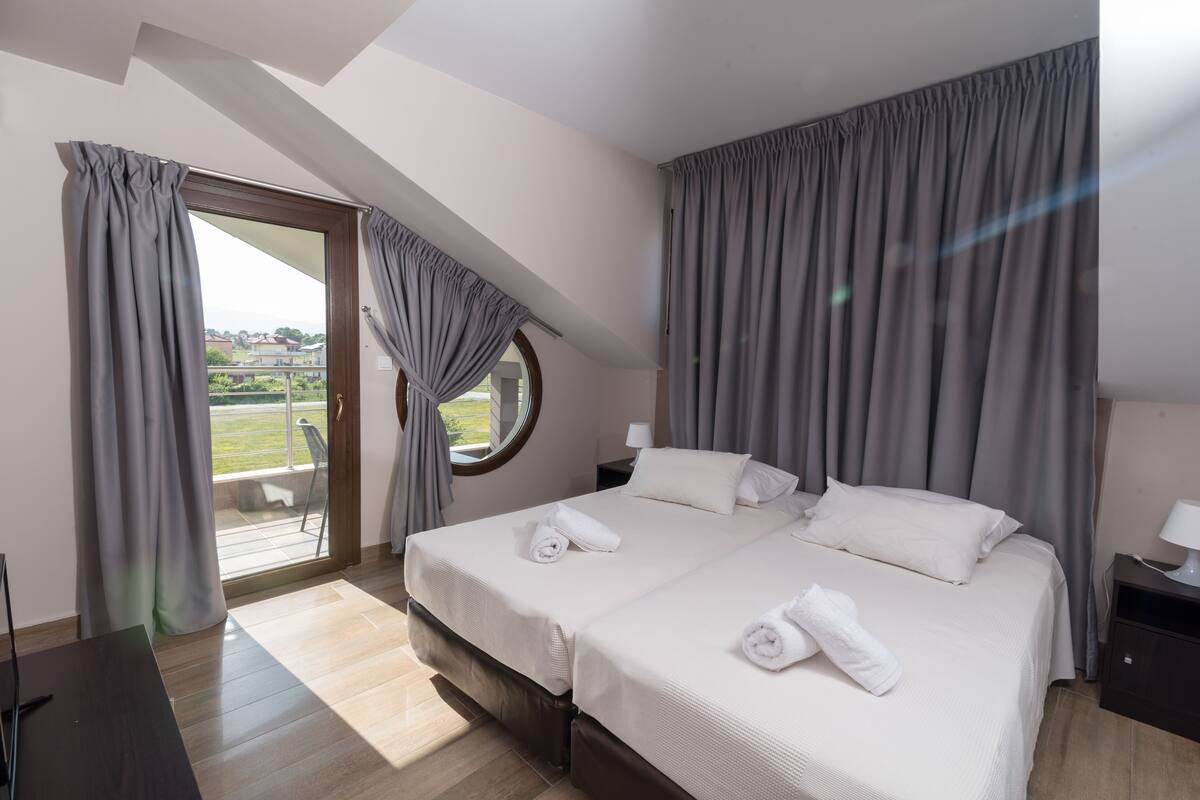 standard double room | in-room safe, desk, soundproofing, iron/ironing board