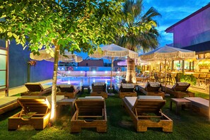 Outdoor pool, open 9:00 AM to 8:30 PM, pool umbrellas, pool loungers - Principal New Leisure Hotel (Katerini)