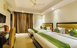 Egyptian cotton sheets, hypo-allergenic bedding, Select Comfort beds - Hotel Aura, IGI Airport (New Delhi)