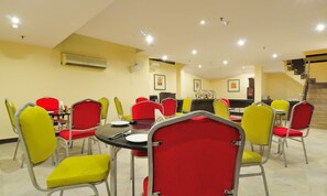 Restaurant - Hotel Aura, IGI Airport (New Delhi)