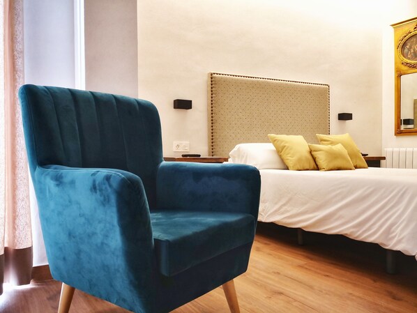 Minibar, barnesenger (inkludert) og ekstrasenger (mot et tillegg)