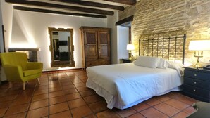 Minibar, cribs (free), rollaway beds (surcharge), WiFi (free) - Hotel Palacio de Monjaraz (Ávila)