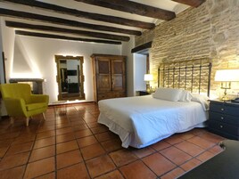 Minibar, cunas gratuitas, camas plegables/adicionales y wifi gratis 