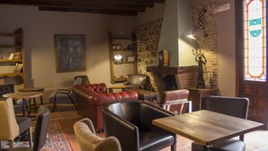 Library - Hotel Palacio de Monjaraz (Ávila)