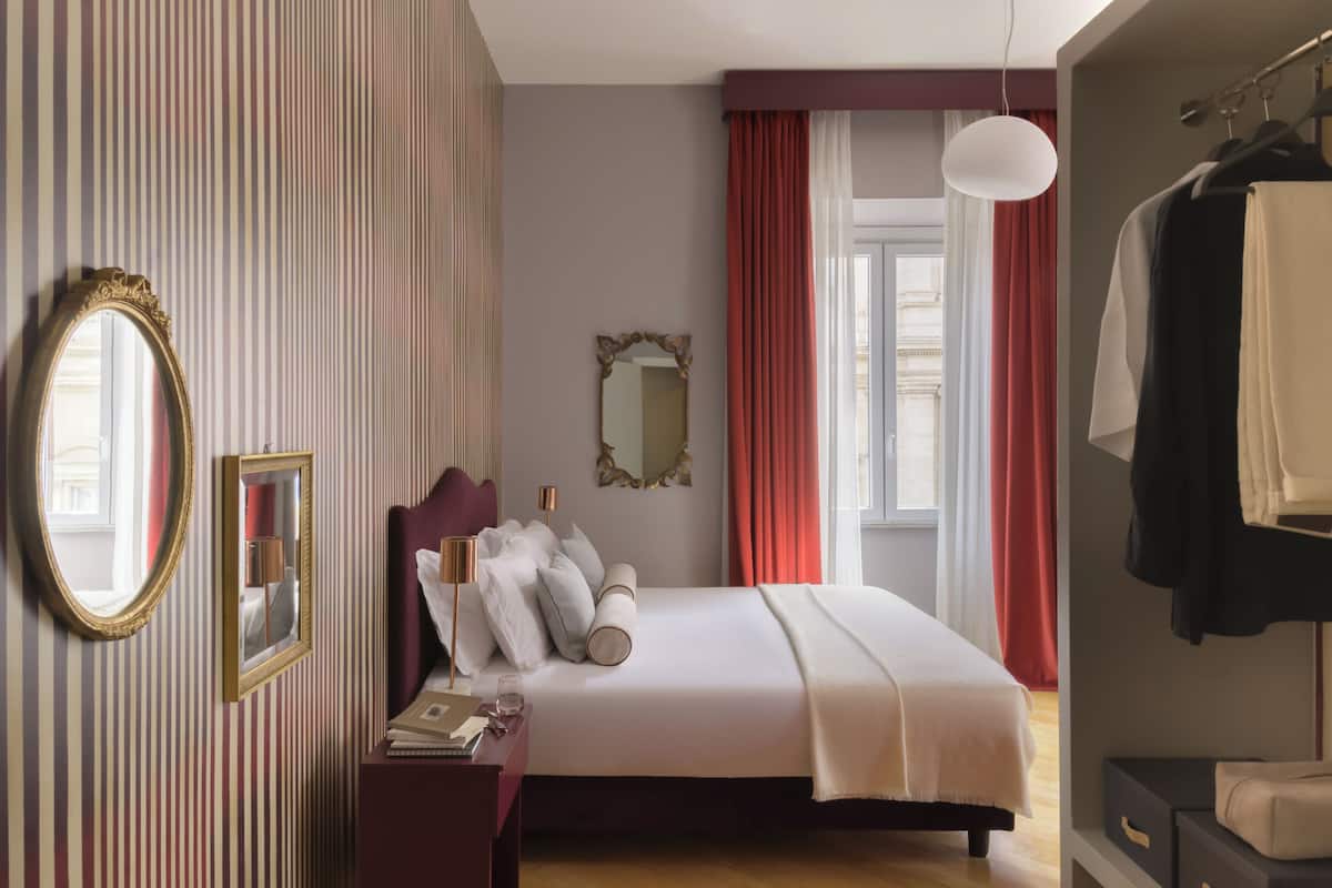 Junior Suite, City View | Egyptian cotton sheets, premium bedding, down comforters, minibar