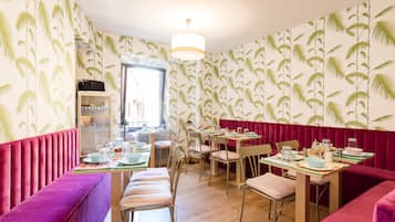 Petit déjeuner buffet servi tous les jours en supplément
