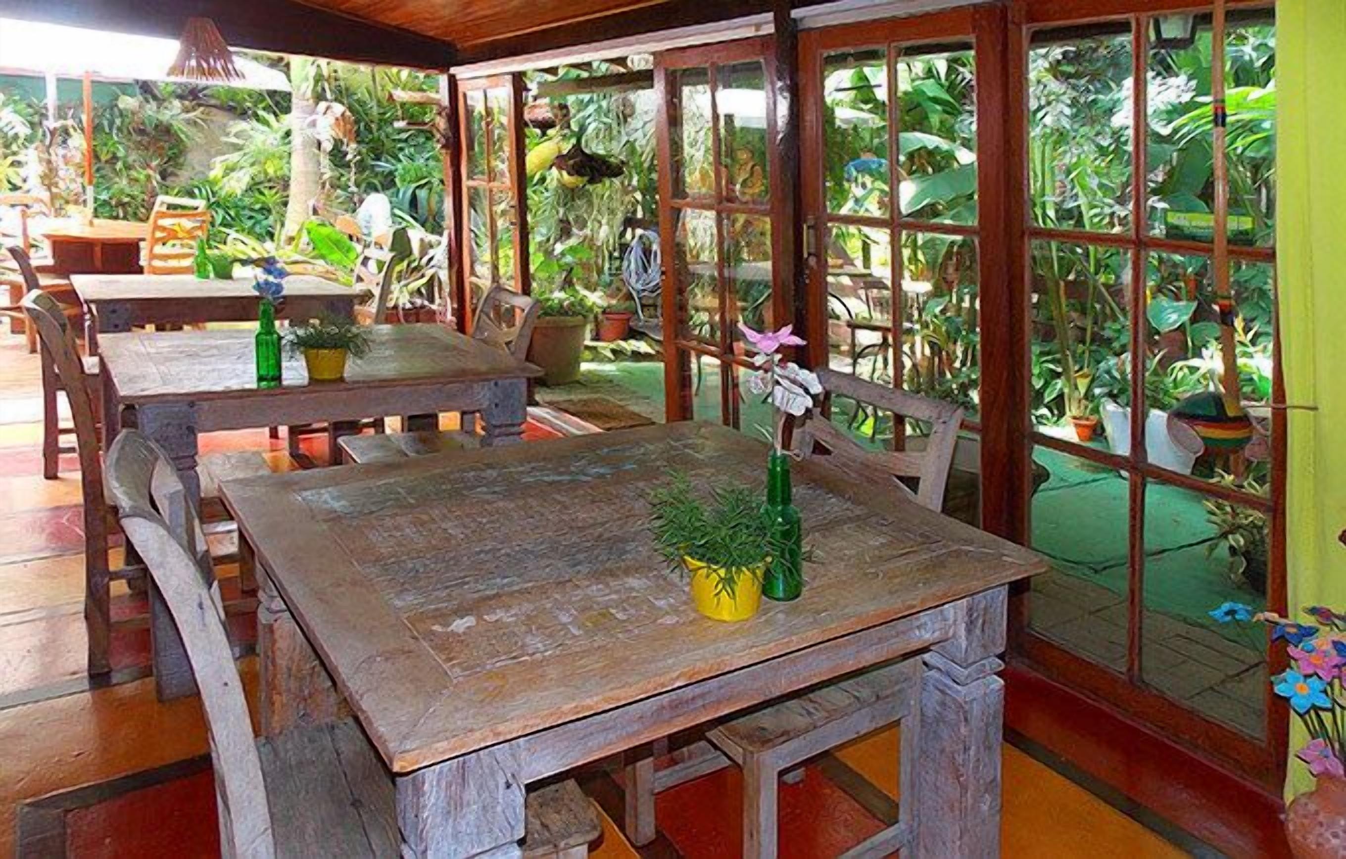 Café da manhã com buffet grátis todos os dias