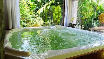 Bain à remous intérieur