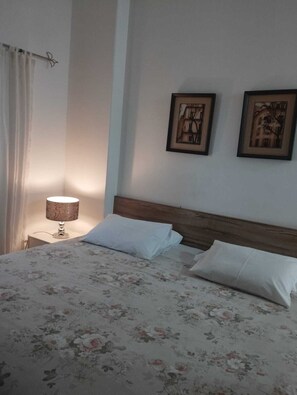 Deluxe Double Room | Minibar, iron/ironing board, free WiFi, bed sheets