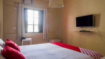 Quarto casal luxo | Frigobar, ferros/tábuas de passar roupa, Wi-Fi de cortesia