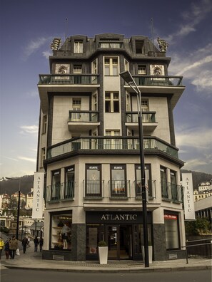 Fassade der Unterkunft – Abend/Nacht