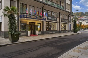 Front of property - Luxury Spa Hotel Atlantic Palace (Karlovy Vary)