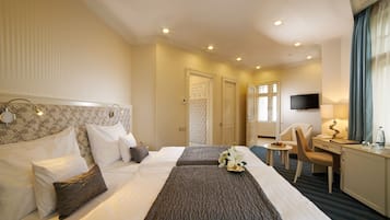 Habitación doble superior de uso individual | Ropa de cama de alta calidad y minibar