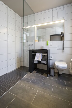 Double Room | Bathroom | Shower, hair dryer, towels