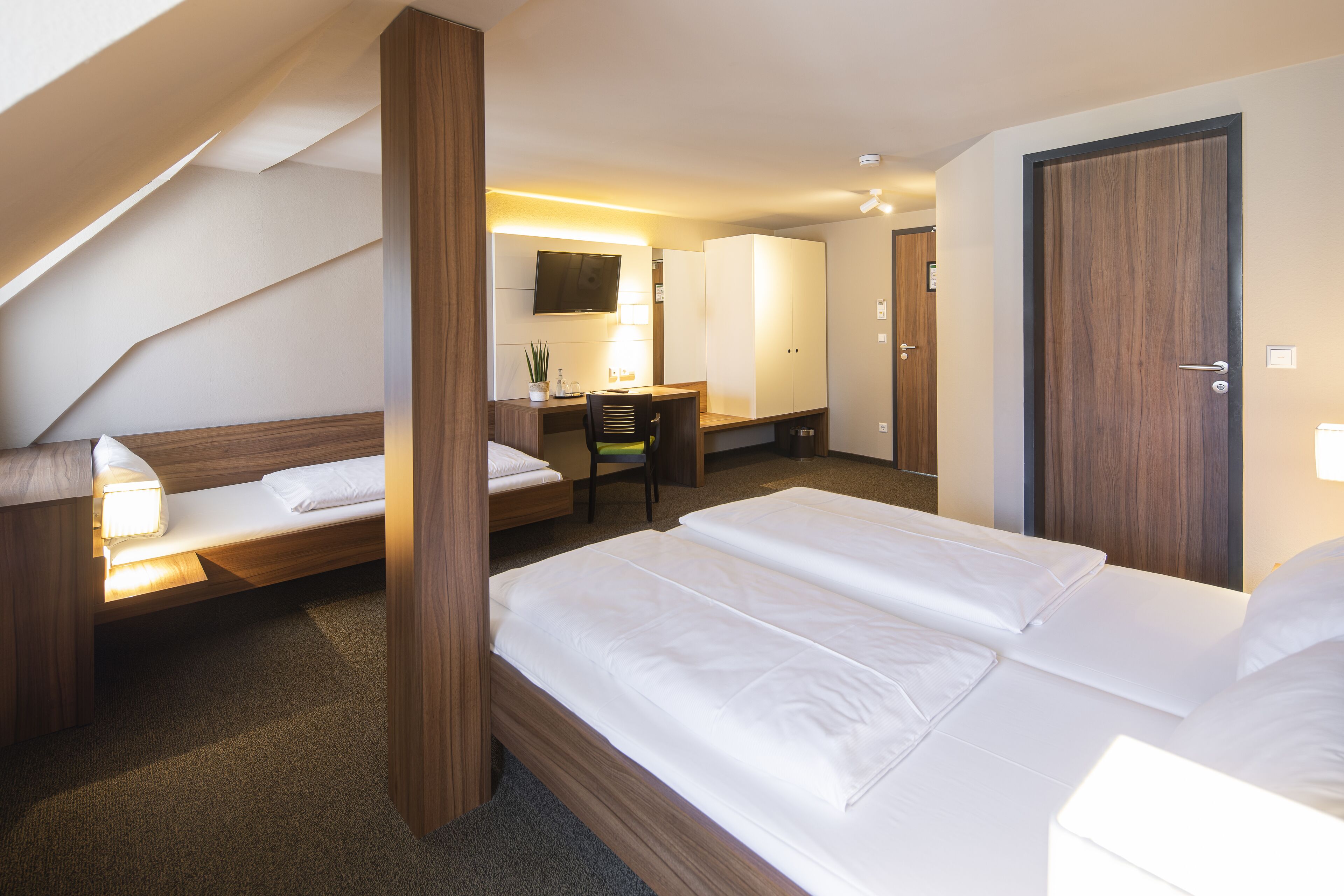 family room | living area | 32-inch flat-screen tv with satellite channels, tv