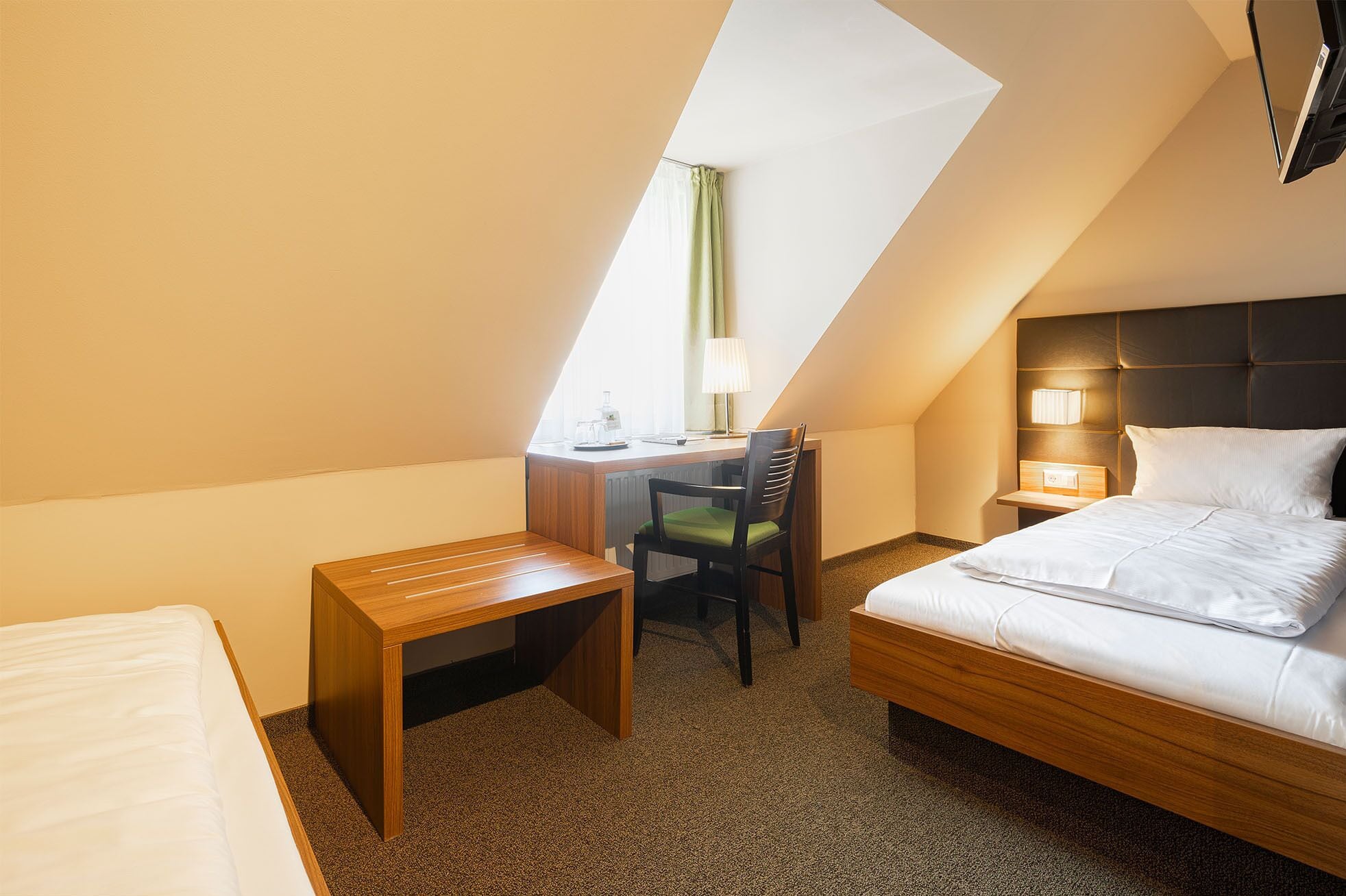 twin room | hypo-allergenic bedding, blackout curtains, soundproofing