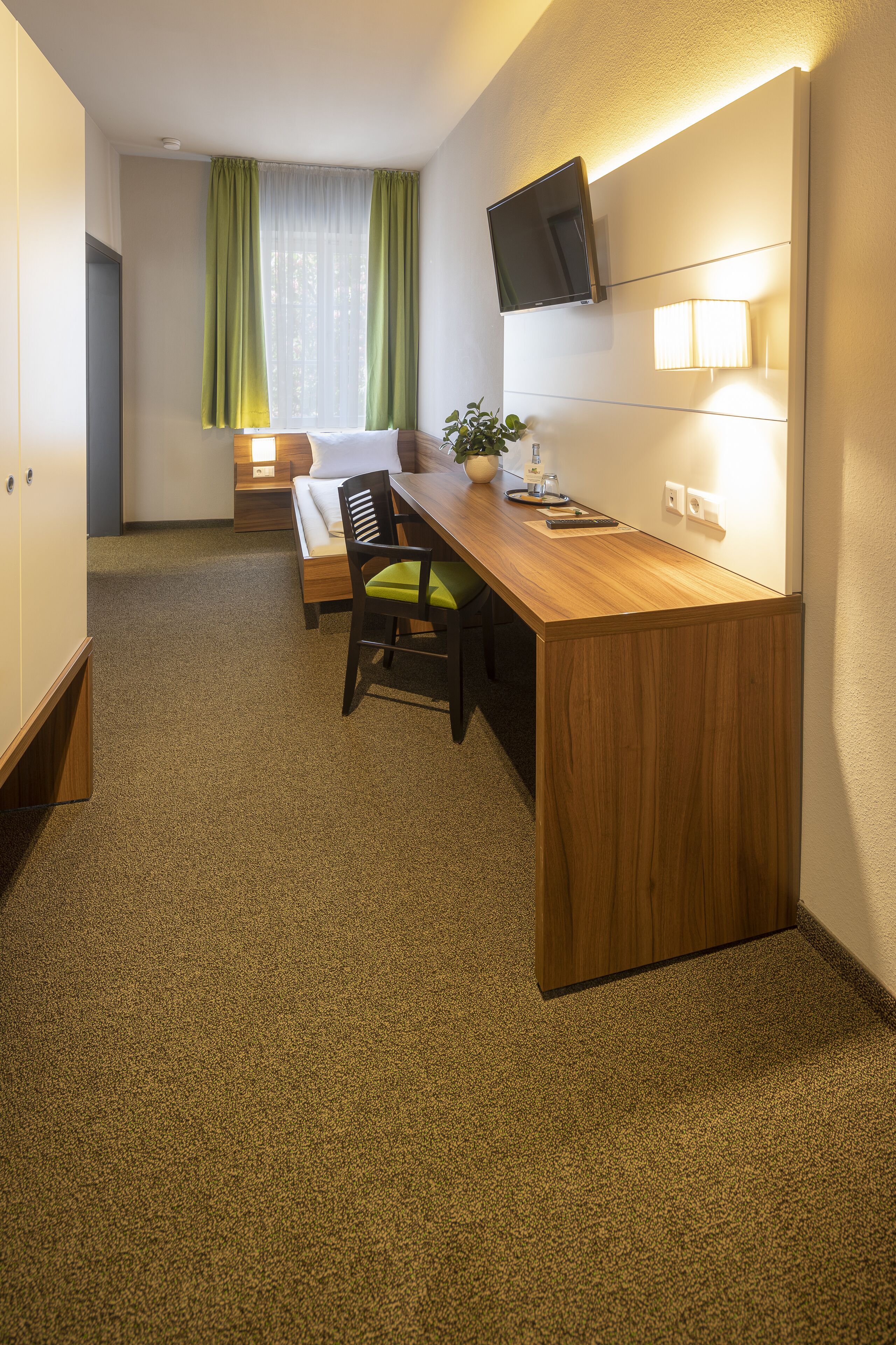 32-inch flat-screen tv with satellite channels, tv