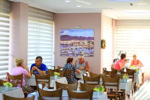2 restaurants, breakfast, lunch, dinner served; international cuisine - Rosy Hotel (Marmaris)