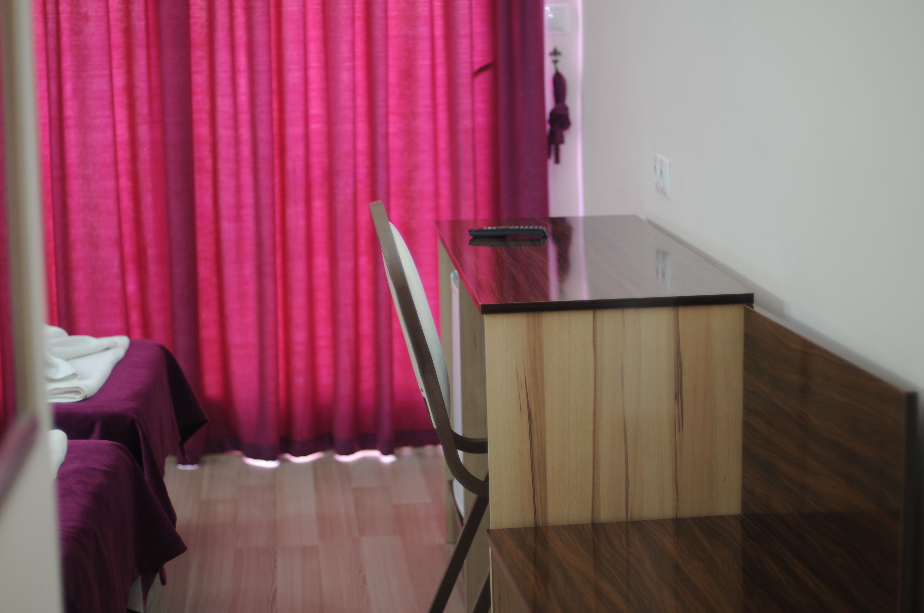 triple room | minibar, desk, iron/ironing board, free cots/infant beds