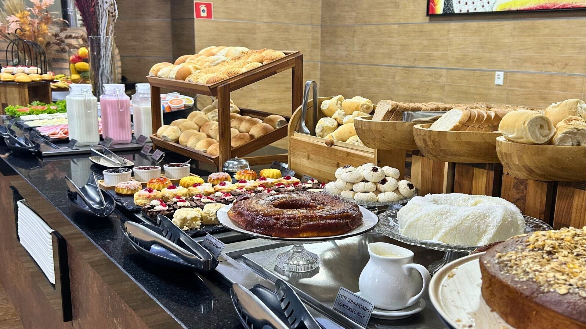 아침 식사, 점심 식사, 저녁 식사 제공, 세계 요리