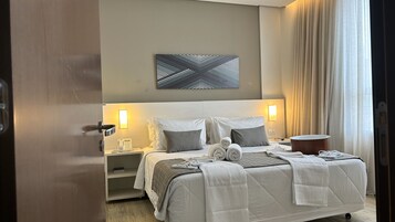 Superior Suite | Minibar, in-room safe, desk, free cribs/infant beds