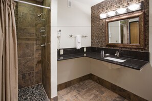 Hair dryer, towels - Carrollton Inn (Carroll)