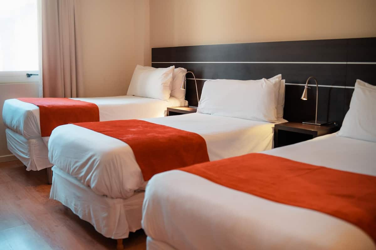 Down duvets, in-room safe, blackout curtains, soundproofing