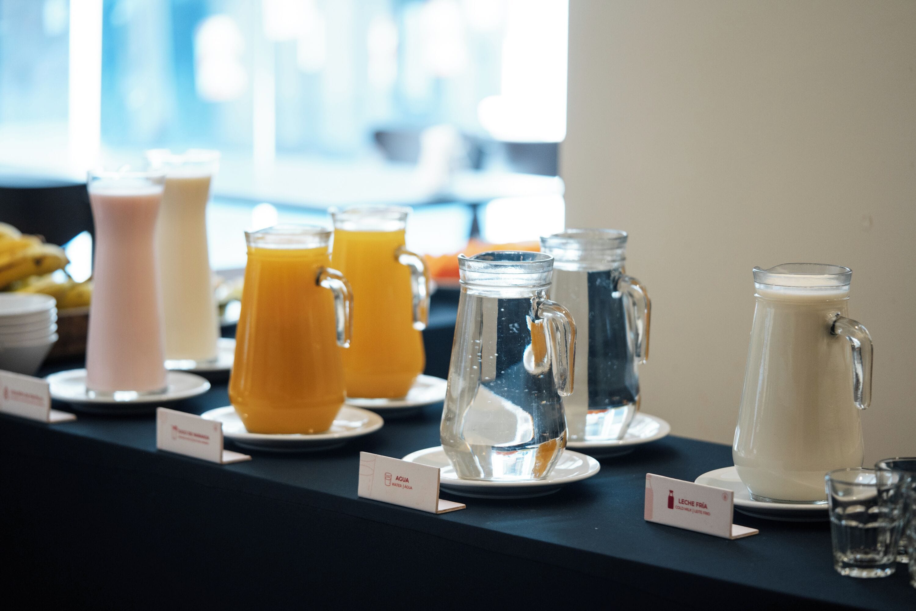 daily continental breakfast (usd 17 per person)