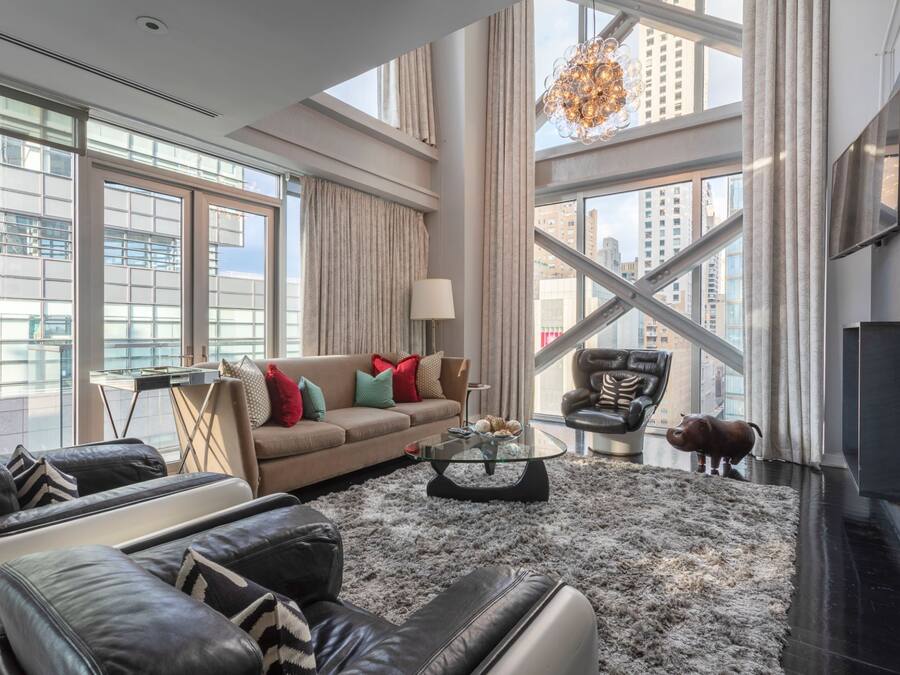 Loft (Columbus) | Sala de estar | TV de tela plana 42 polegadas com canais a cabo, TV, Netflix