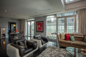 Loft (Columbus) | Living room